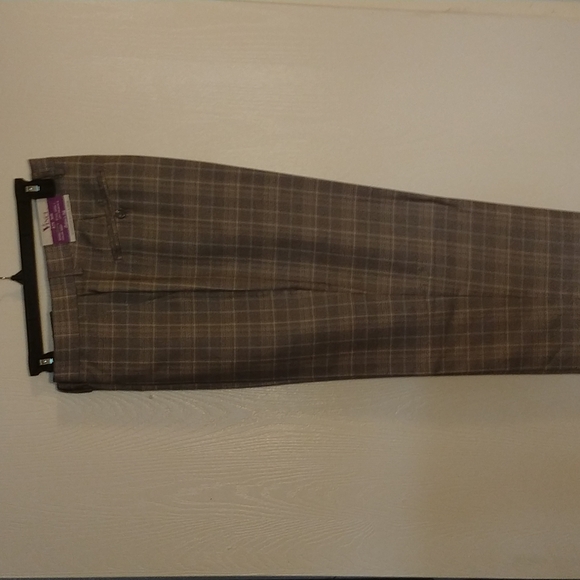 Men's Suit - Picture 2 of 4